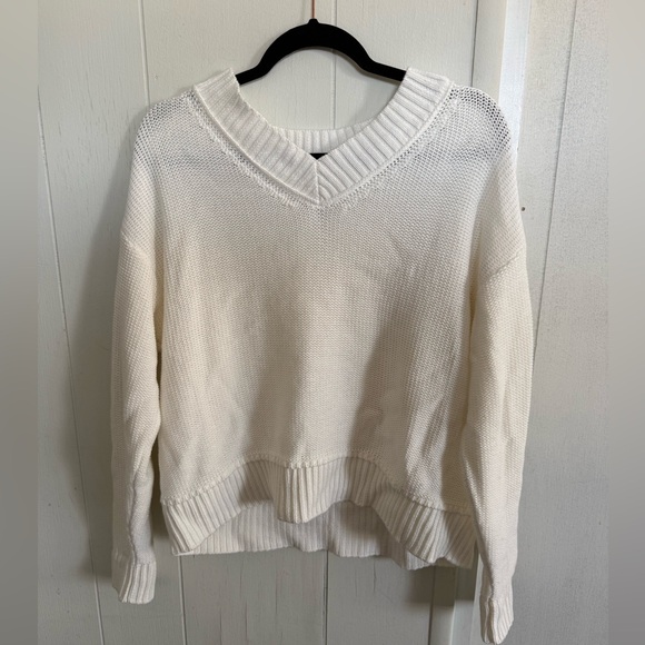 American Eagle Outfitters Sweaters - AMERICAN EAGLE WHITE V NECK LONG SLEEVE V NECK SWEATER OVERSIZED XSMALL